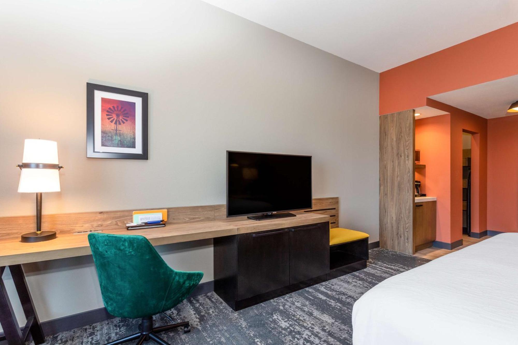 Hilton Garden Inn Hays, Ks Экстерьер фото