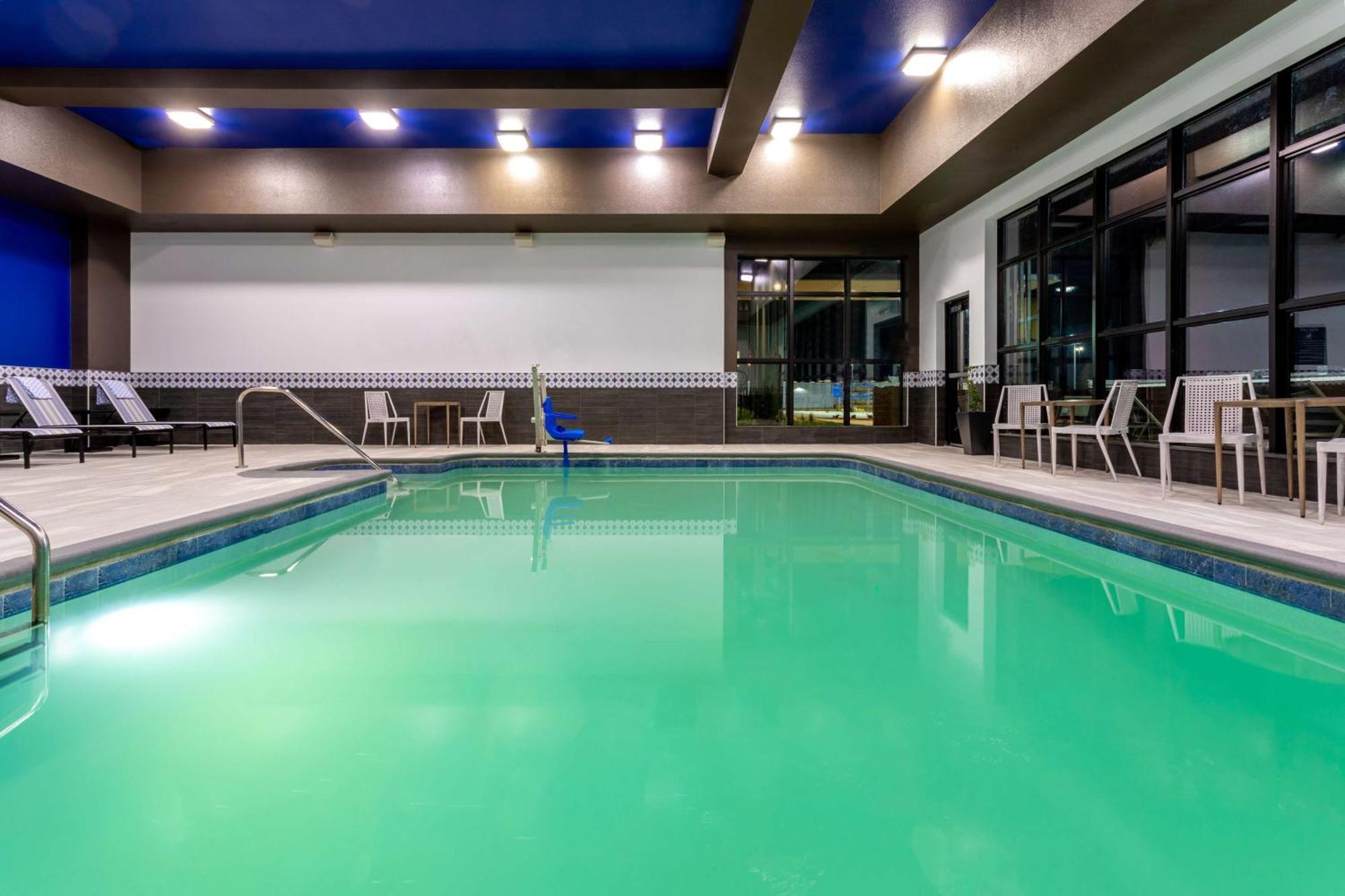 Hilton Garden Inn Hays, Ks Экстерьер фото