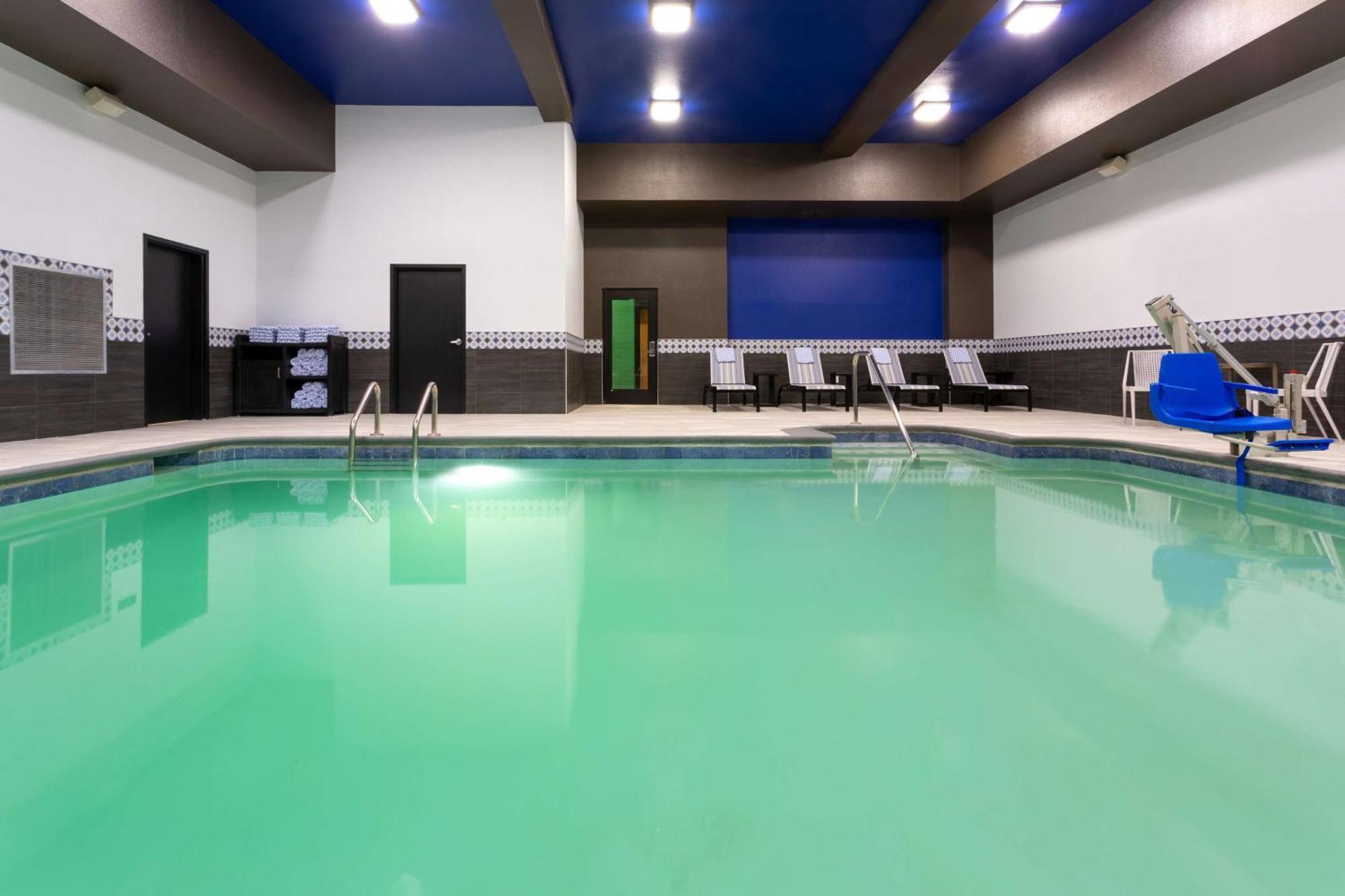 Hilton Garden Inn Hays, Ks Экстерьер фото